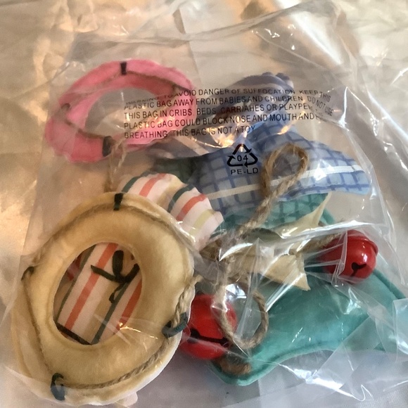 plush seaside life vest and ring buoy christmas garland - Picture 4 of 4